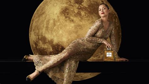 campagne publicitaire chanel|Marion Cotillard valse sur la Lune pour la nouvelle campagne .